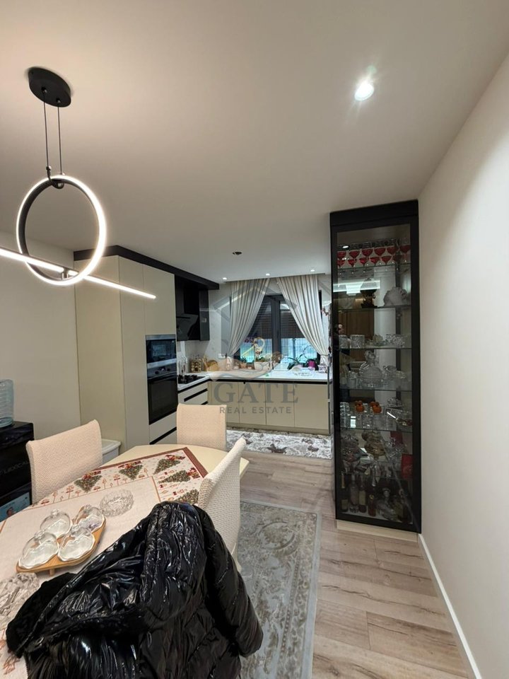 Villa su due piani in vendita nella zona della Spiaggia, vicino alla Moschea delle 4 Minareti.