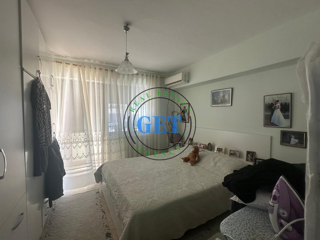 Shitet Apartament 2+1,Prane Shkolles "Qemal Mici", Durres