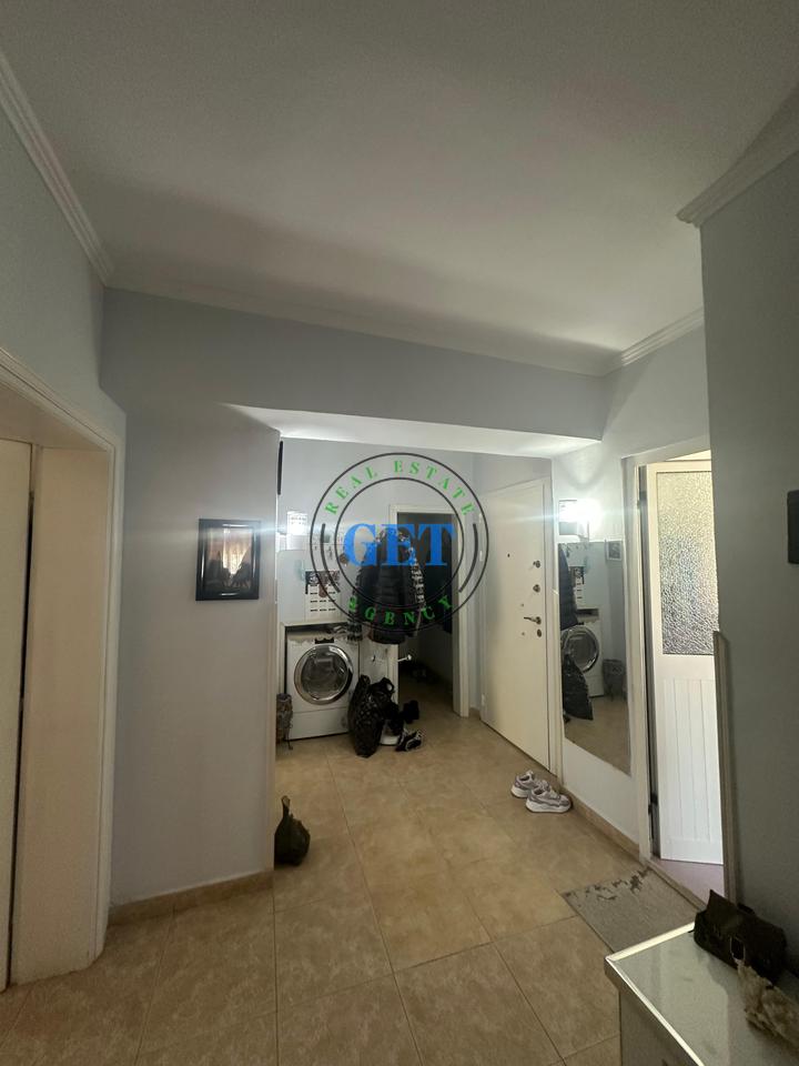Shitet Apartament 2+1,Prane Shkolles "Qemal Mici", Durres