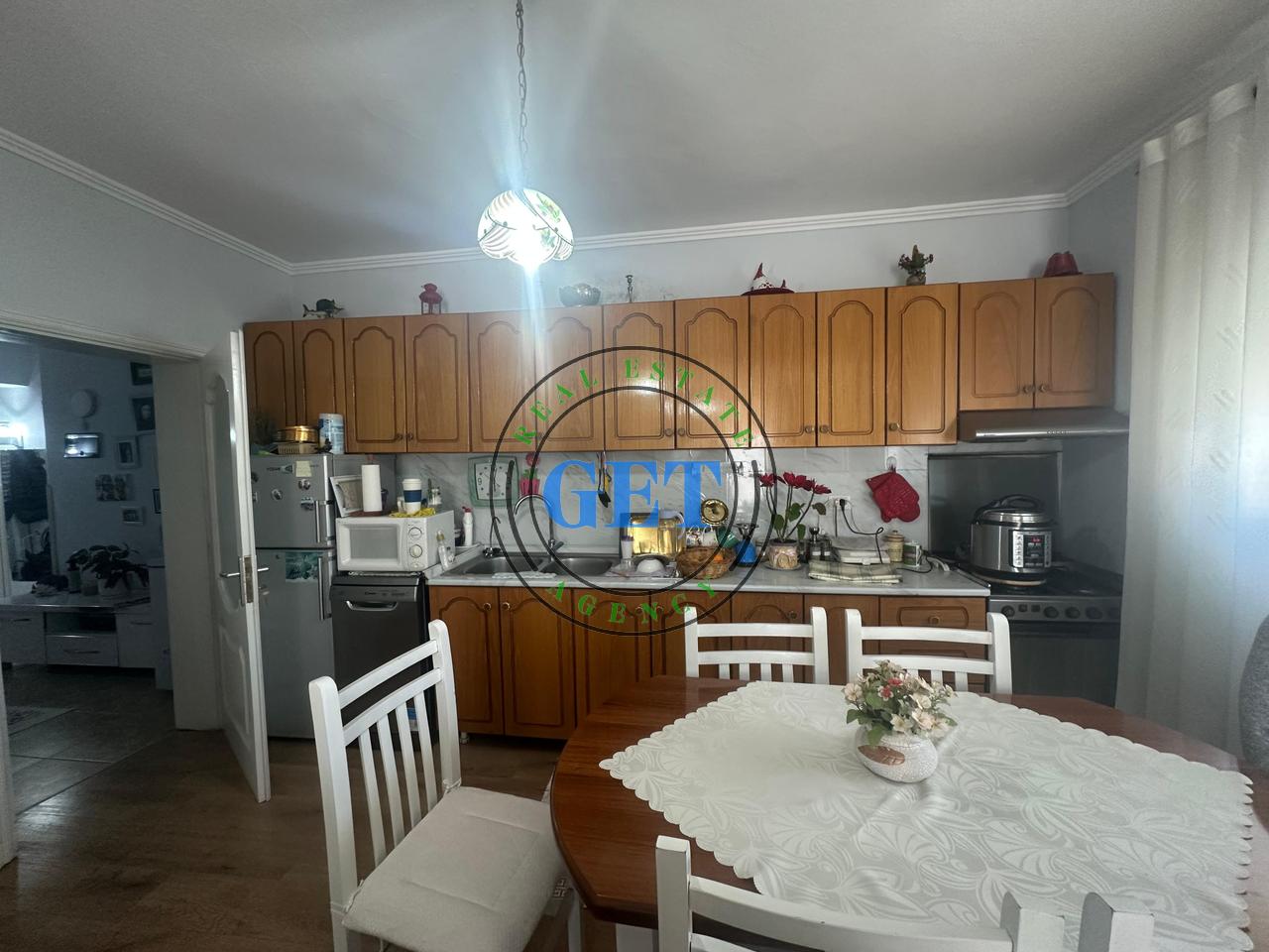 Shitet Apartament 2+1,Prane Shkolles "Qemal Mici", Durres