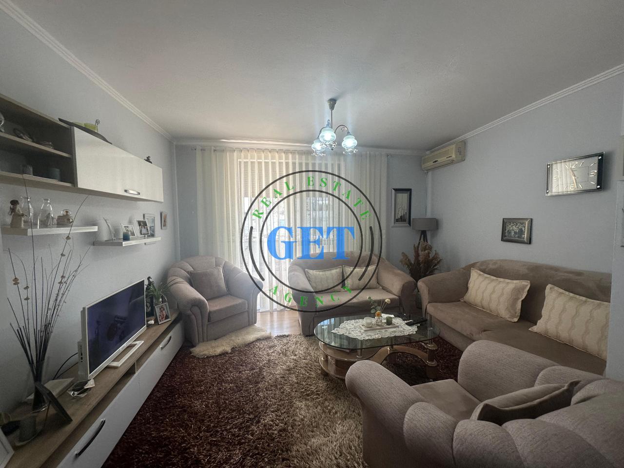 Shitet Apartament 2+1,Prane Shkolles "Qemal Mici", Durres