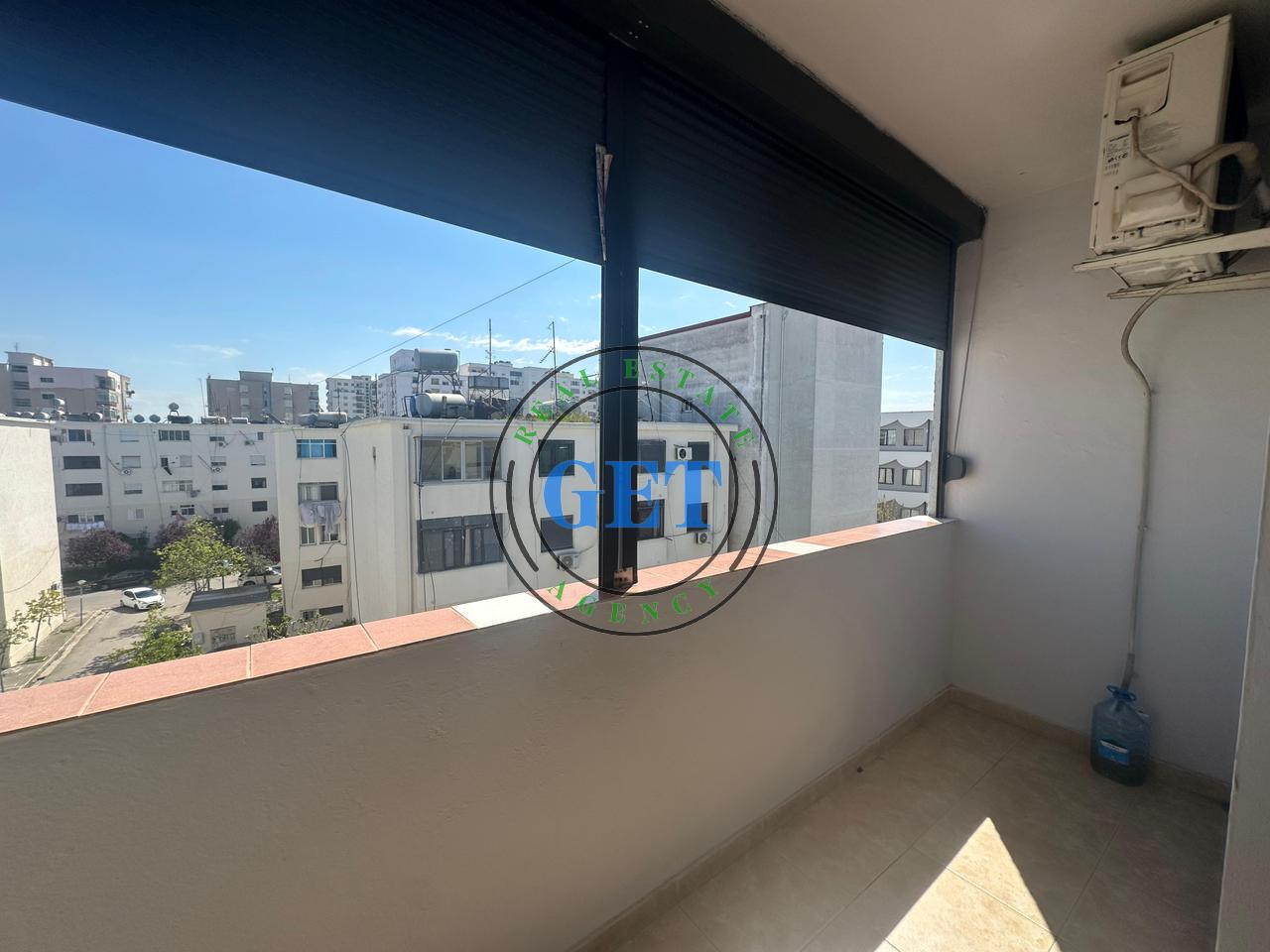 Shitet Apartament 2+1,Prane Shkolles "Qemal Mici", Durres