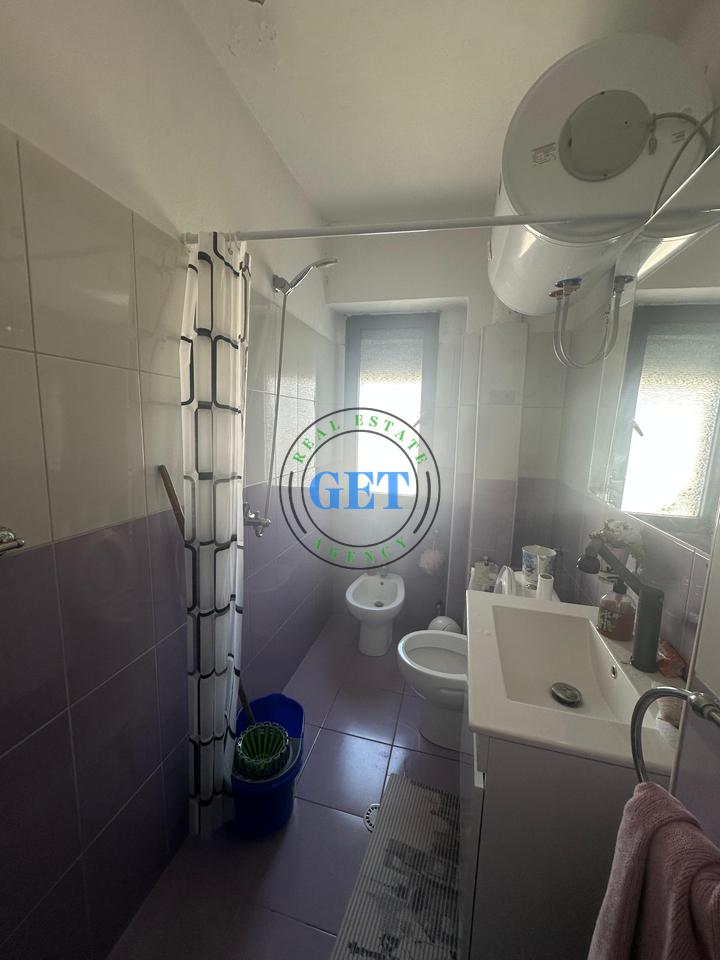 Shitet Apartament 2+1,Prane Shkolles "Qemal Mici", Durres