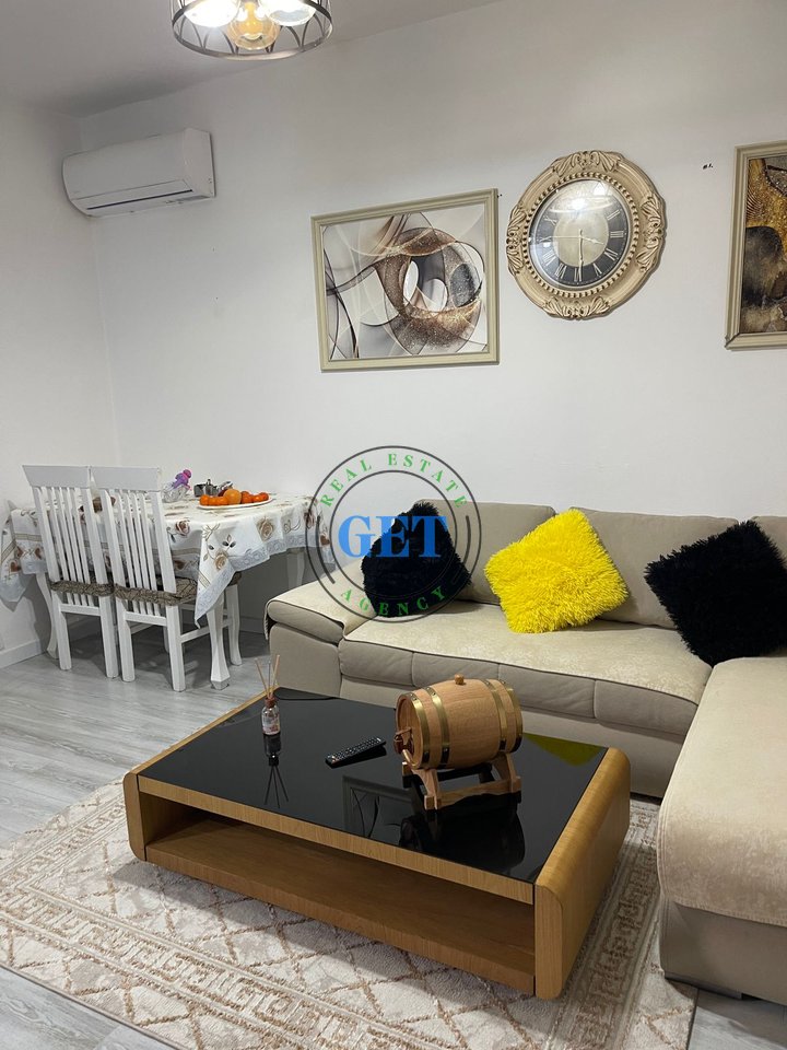 Jepet me qira, Apartament 2+1, prane Tregut te vogel Industrial,Durres!