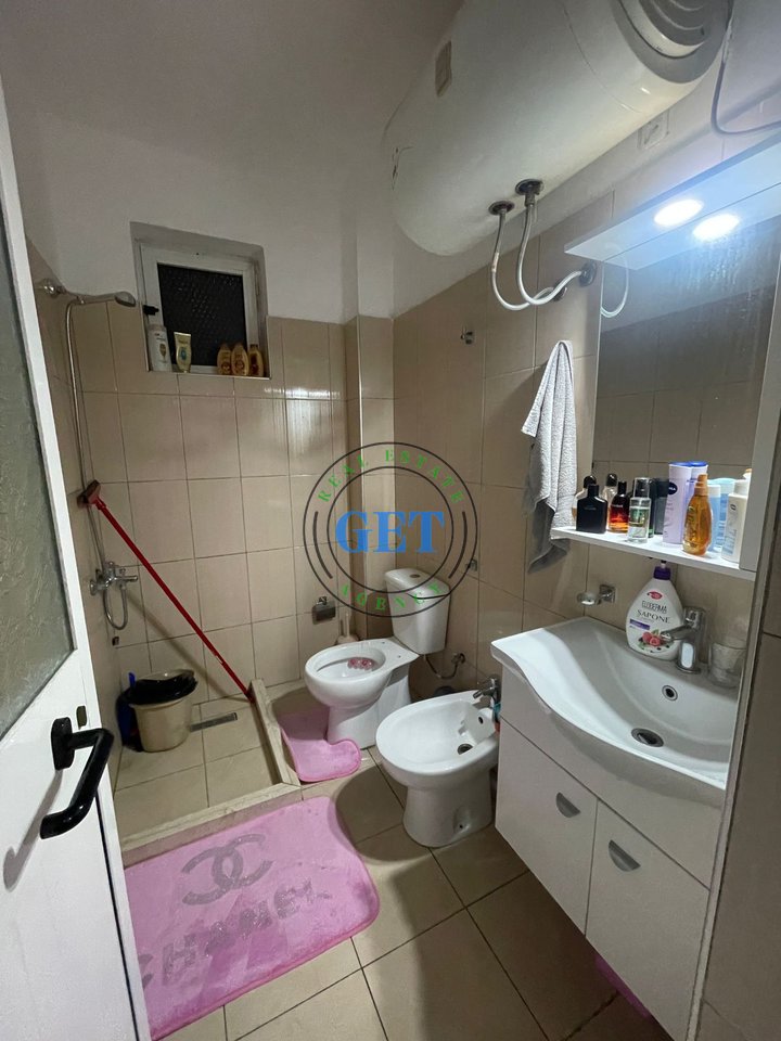 Jepet me qira, Apartament 2+1, prane Tregut te vogel Industrial,Durres!