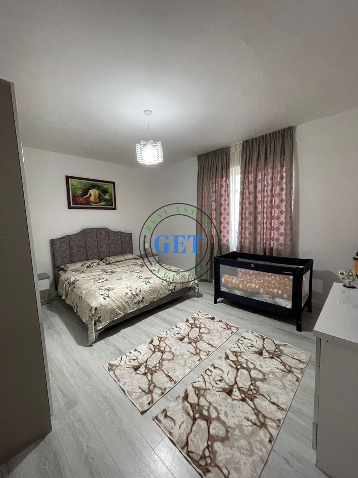 Jepet me qira, Apartament 2+1, prane Tregut te vogel Industrial,Durres!