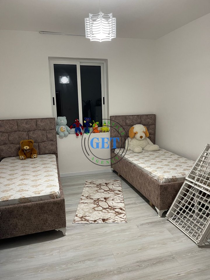 Jepet me qira, Apartament 2+1, prane Tregut te vogel Industrial,Durres!