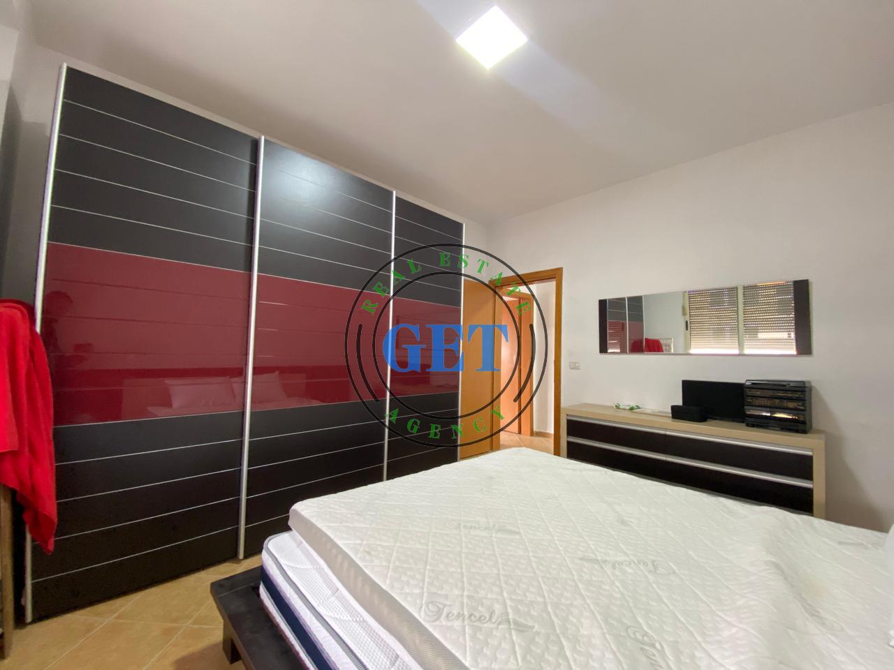 Vendesi 1+1 in vendita vicino alla Scuola "Bajram Curri" a Plazh