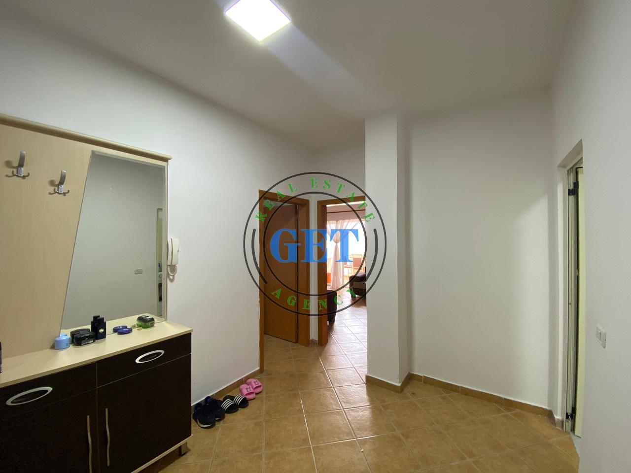 Vendesi 1+1 in vendita vicino alla Scuola "Bajram Curri" a Plazh