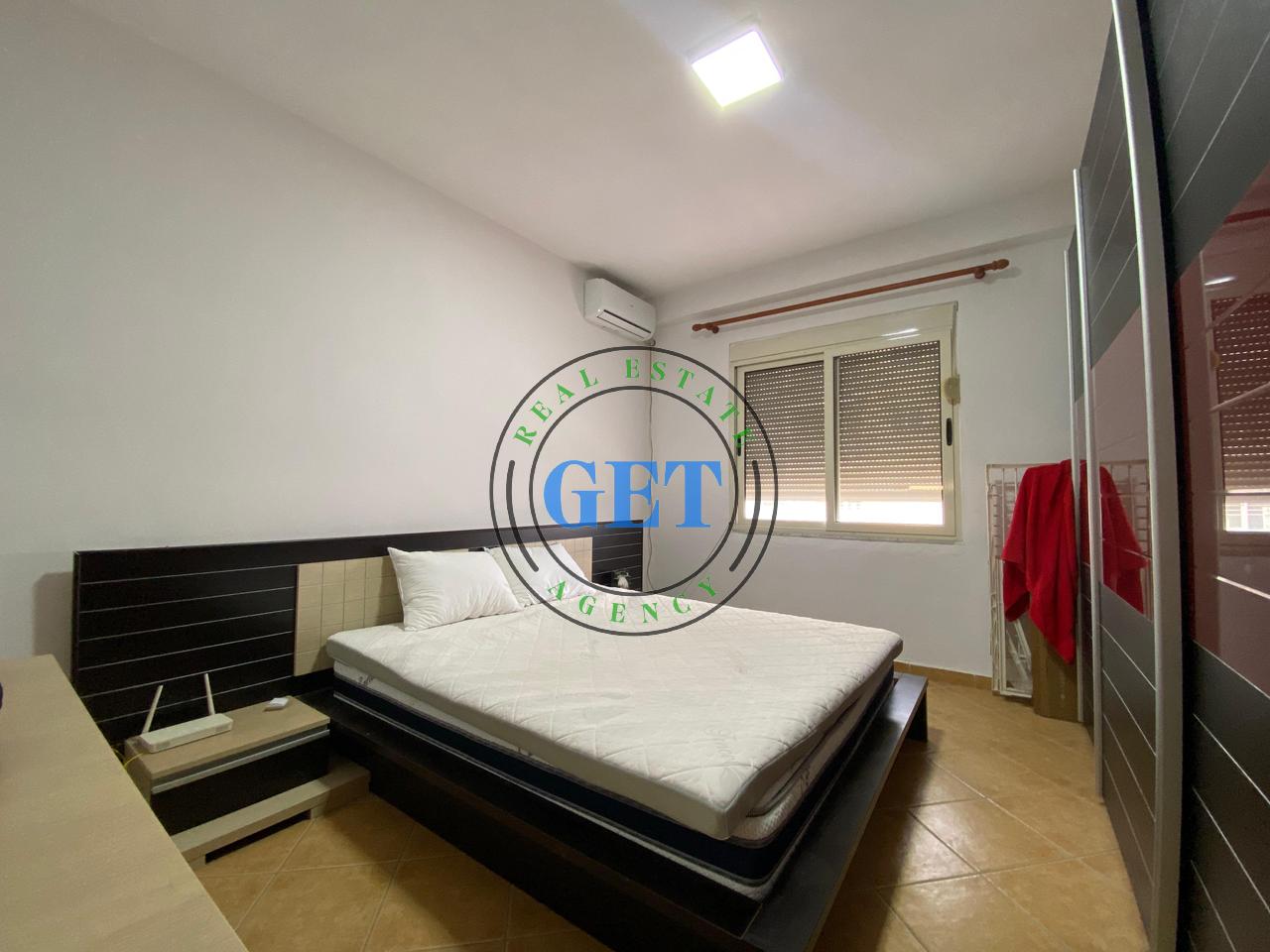 Vendesi 1+1 in vendita vicino alla Scuola "Bajram Curri" a Plazh