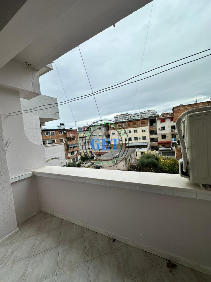 Shitet Apartament 2+1 | Tek Markata, Durrës