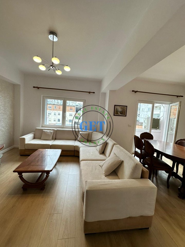 Shitet Apartament 2+1 | Tek Markata, Durrës