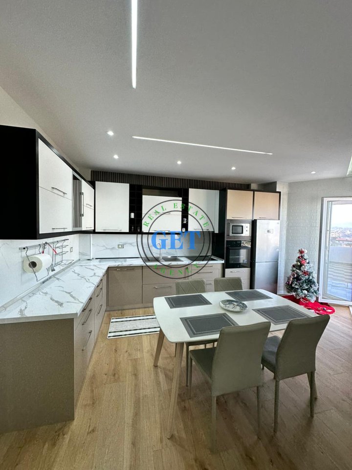 In vendita, Appartamento 3+1+2+2, Piccolo mercato industriale, Durazzo