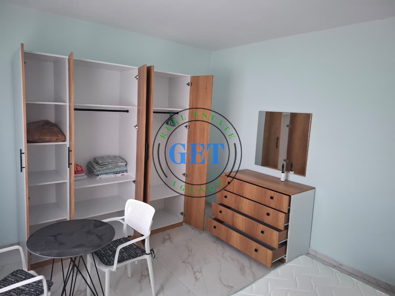 Qira, Apartament 2+1+2 me pamje deti, Galaktiku, Durrës.