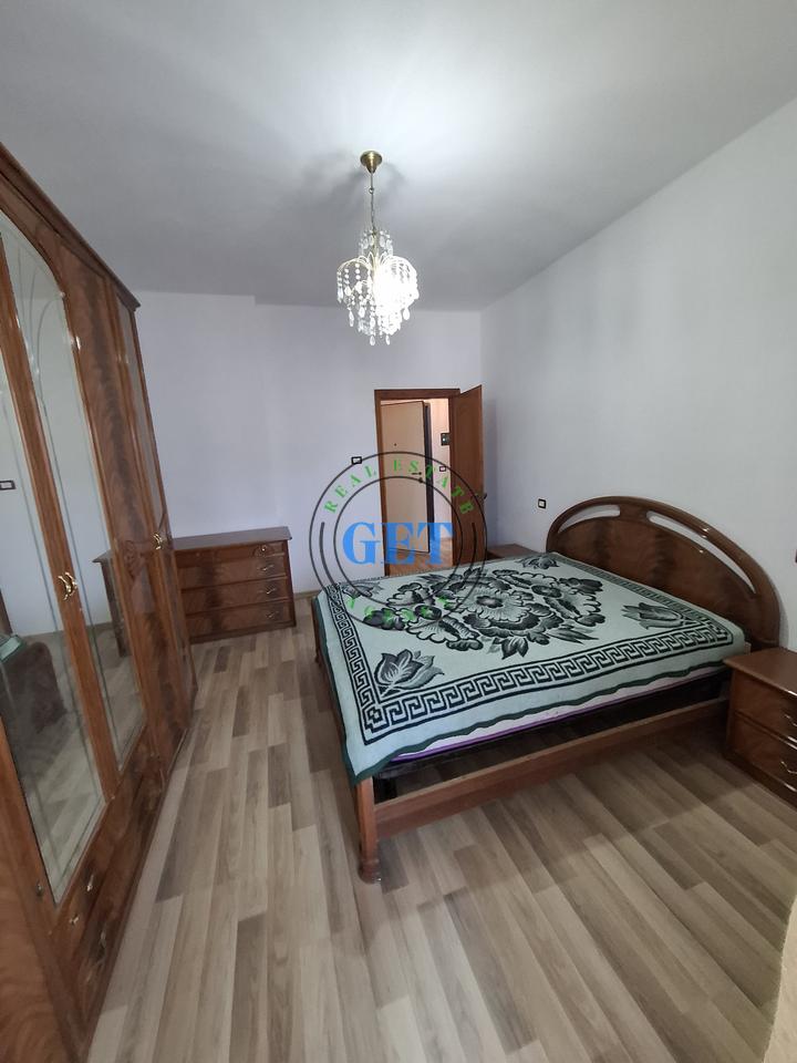 Shitet, Apartament 2+1, Tek Stacioni I Trenit, Durres!!