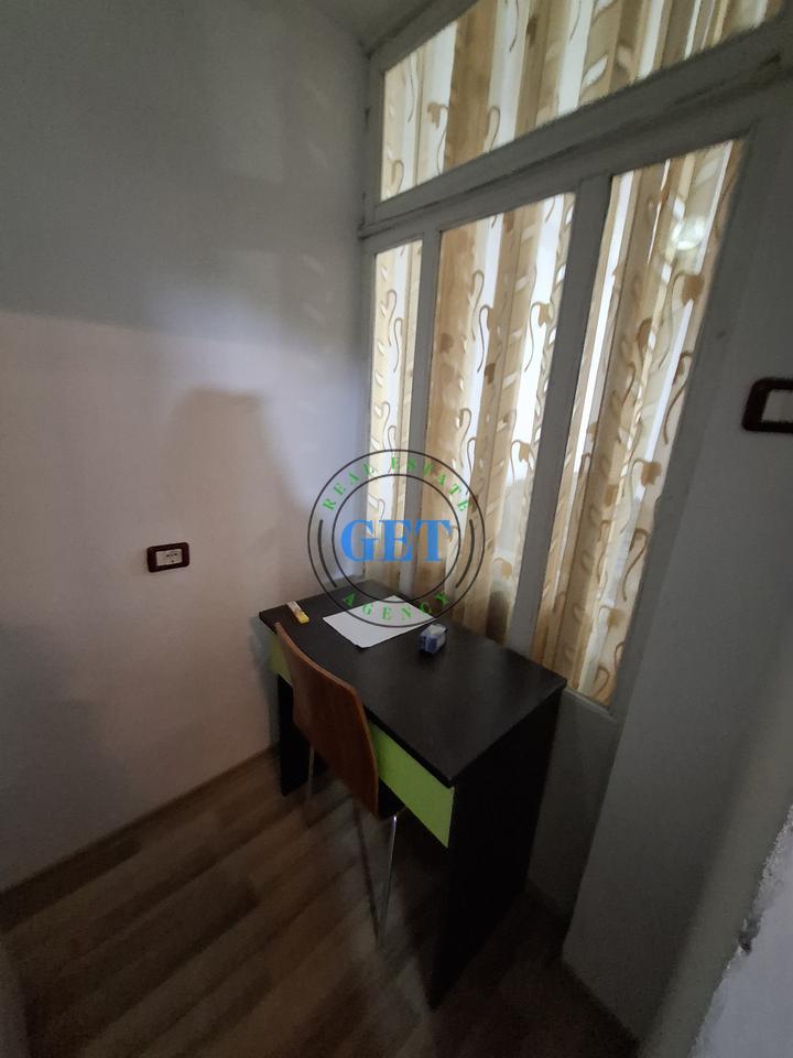 Shitet, Apartament 2+1, Tek Stacioni I Trenit, Durres!!