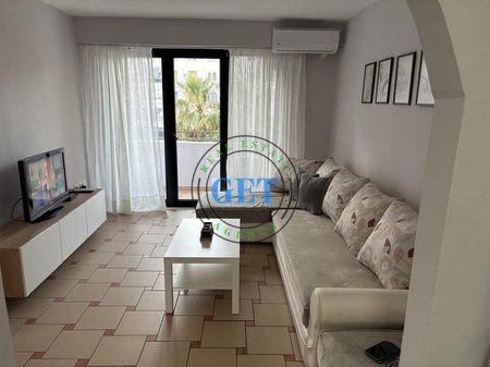 Jepet me qira, Apartament 1+1, Stacioni Trenit, Durres.