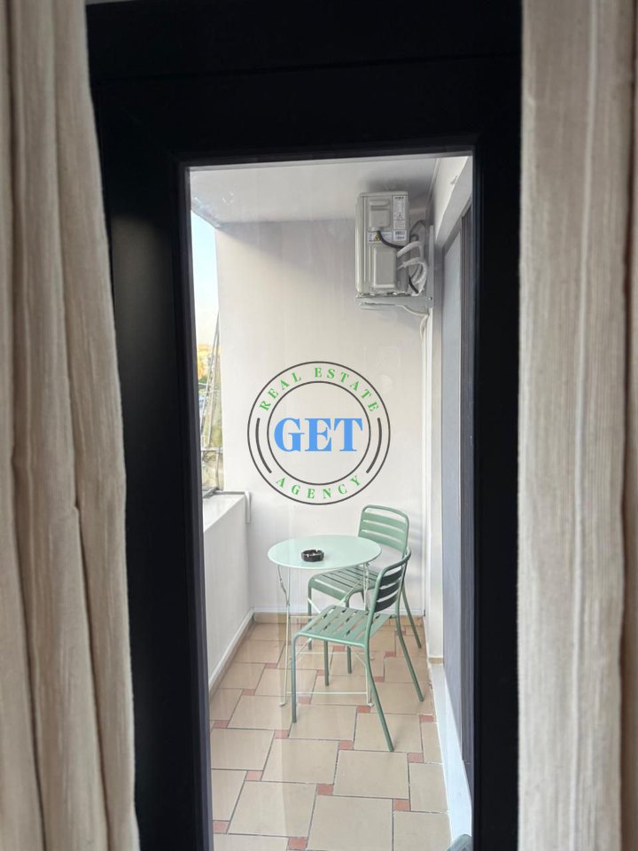 Jepet me qira, Apartament 1+1, Stacioni Trenit, Durres.