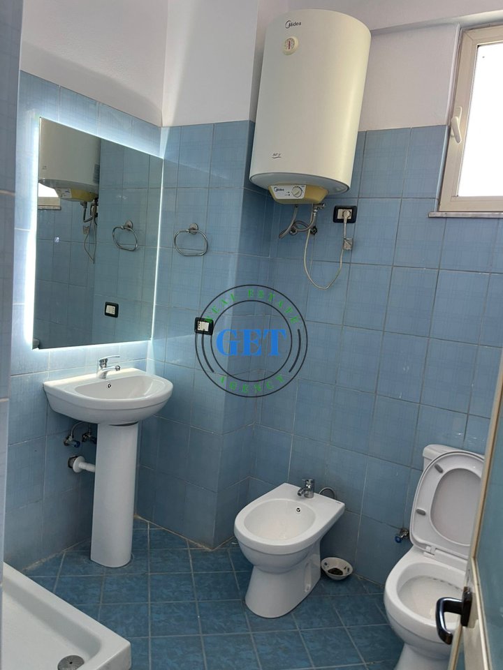 Vendesi Appartamento 1+1, presso Kazazi, vicino al Centro – Durazzo
