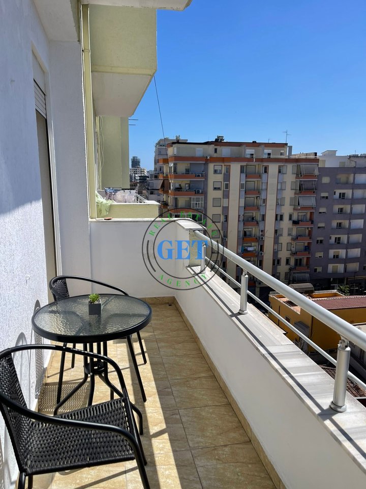 Vendesi Appartamento 1+1, presso Kazazi, vicino al Centro – Durazzo