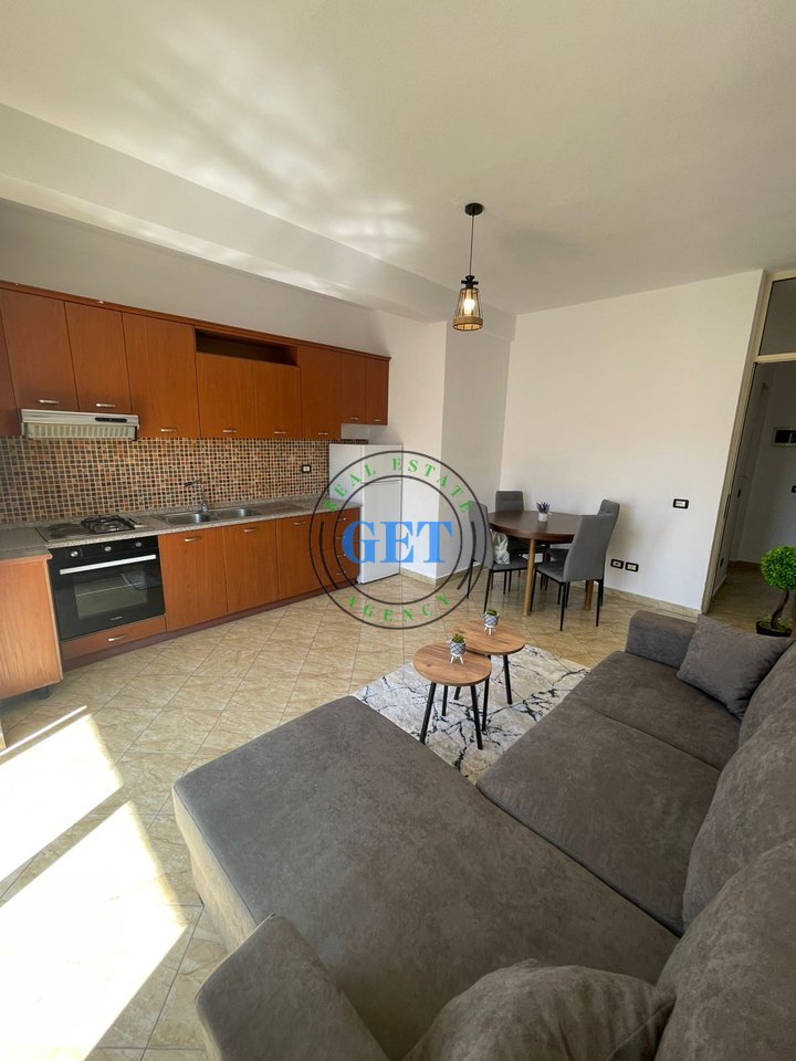 Vendesi Appartamento 1+1, presso Kazazi, vicino al Centro – Durazzo