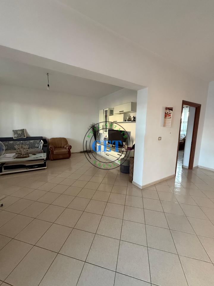 Affitto, Primo Piano di una Casa Privata, Scuola Nuova, Ex Canale, Durazzo.