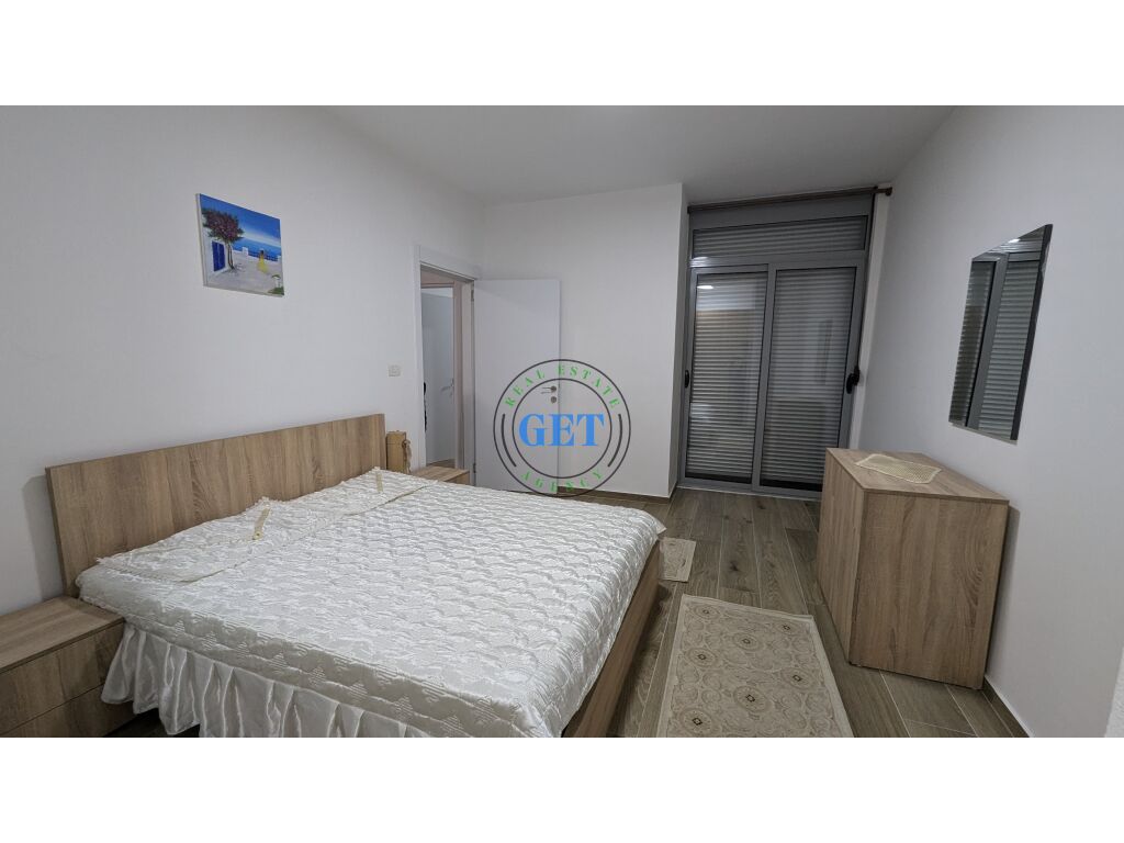 Qira, Apartament 2+1+2 Ballkone, Stacioni Trenit, Durrës.