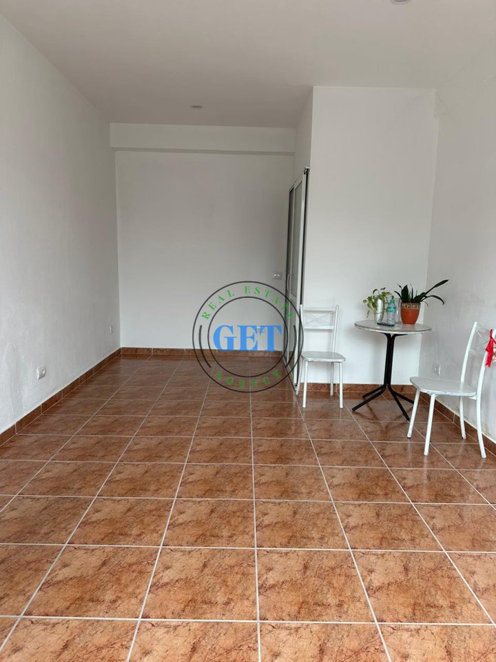 Qira, Ambient Biznesi, Rruga e re e portit,Durres