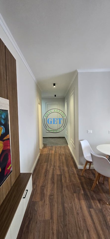 Shitet, Apartament 2+1 me garazh, tek Tregu i Vogel, Durres.