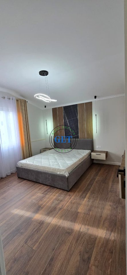 Shitet, Apartament 2+1 me garazh, tek Tregu i Vogel, Durres.