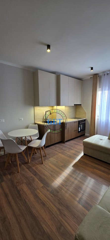 Shitet, Apartament 2+1 me garazh, tek Tregu i Vogel, Durres.