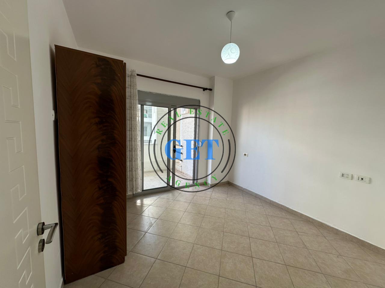 Shitet, Apartament 3+1+Ballkon Stacioni I Trenit, Durres!