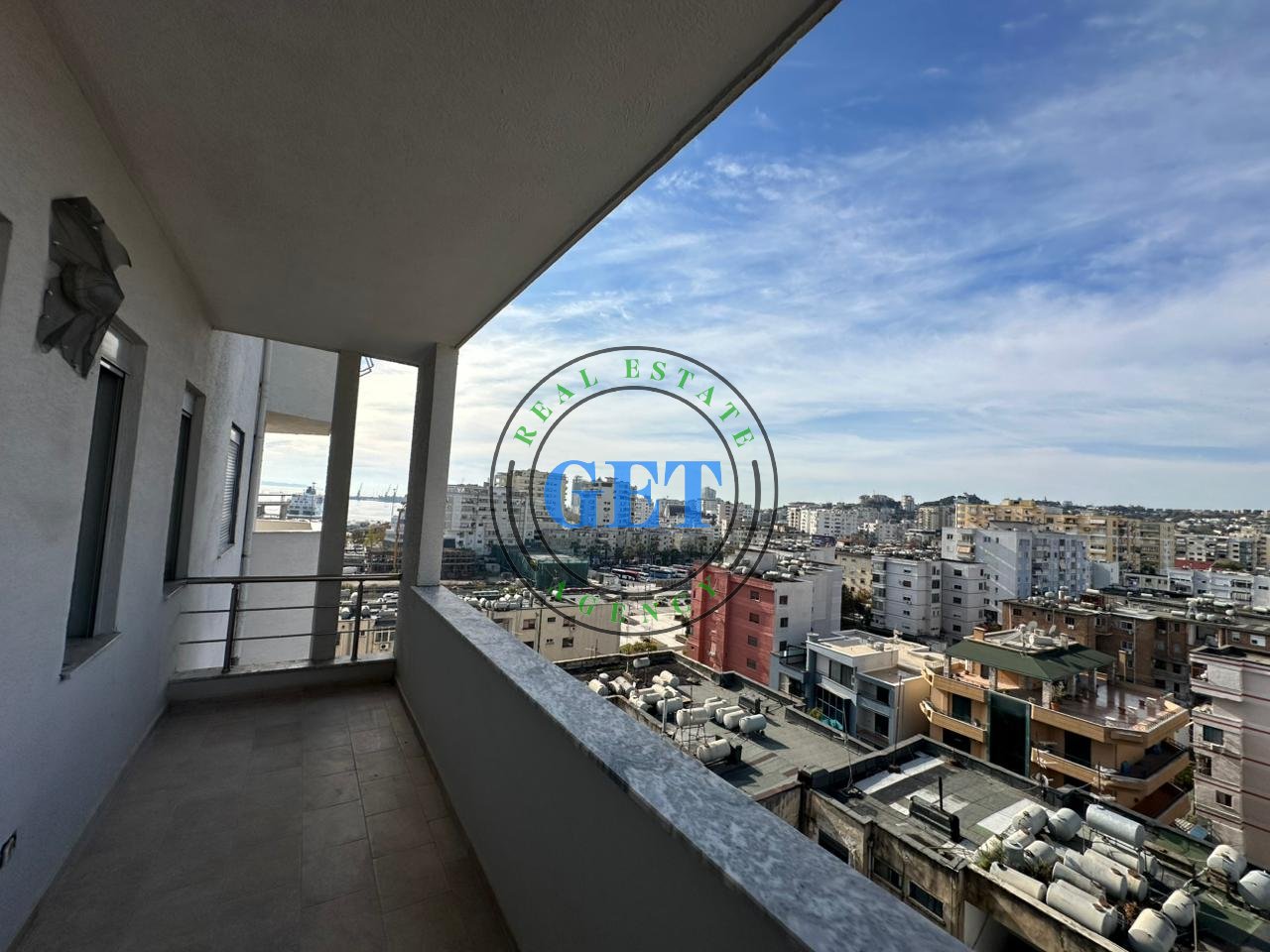 Shitet, Apartament 3+1+Ballkon Stacioni I Trenit, Durres!