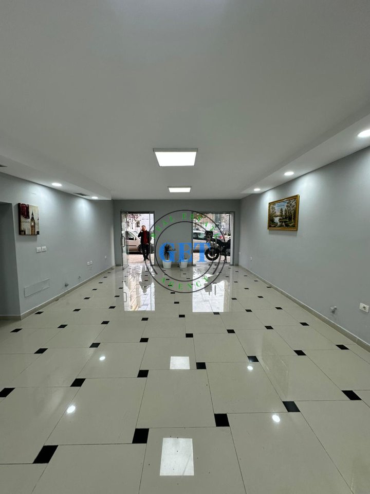 Qira, Ambient Biznesi, Tregu Vogel, Durres