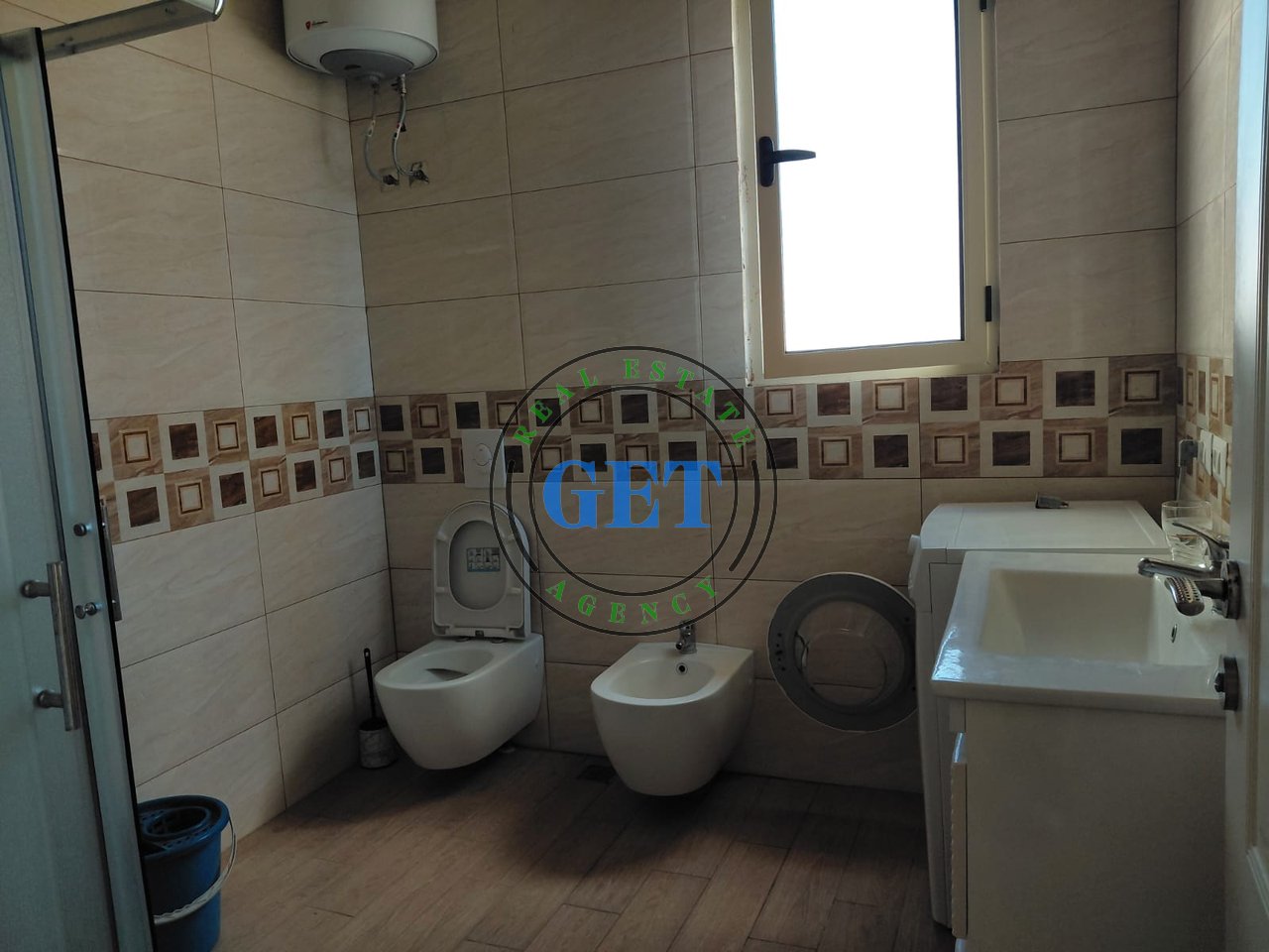 Qira, Kati i 3 i nje Shtepie  Private me garazh, në zonën e Vollgës, pas Shkollës Italiane, Durrës.