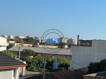Shitet Apartament 2+1 me Kuzhinë të Veçuar, Shkozet – Durrës