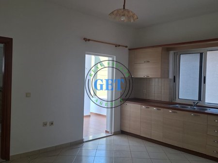 Jepet me qira kati i 2-të i një shtëpie private,1+1, Spitallë, Durrës