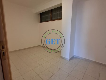 Shitet Apartament 2+1, pranë Shkollës “Bajram Curri”, Plazh, Durrës