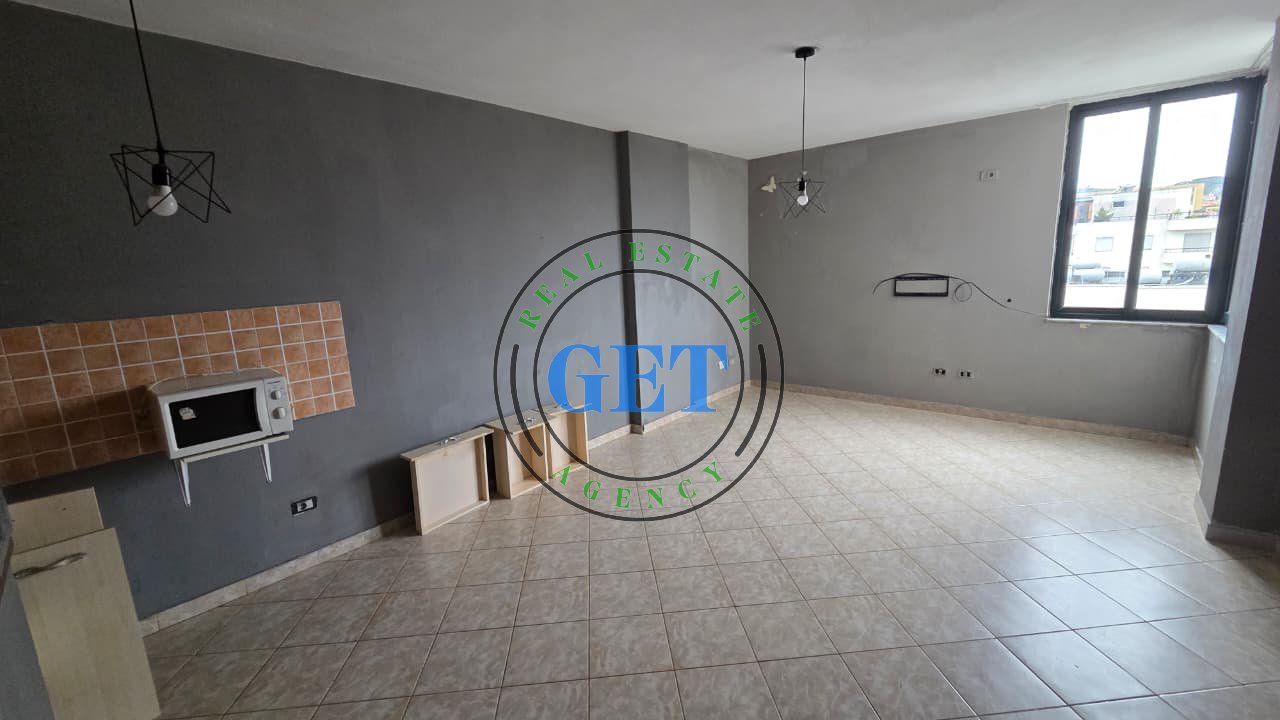 Qira, Apartament 2+1, lagjia 18, Durres