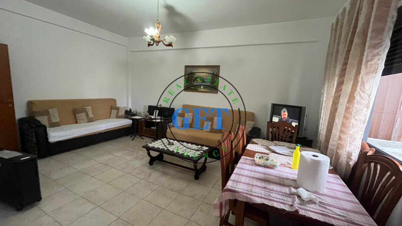 Jepet me Qira Apartament 2+1,Tek Stadiumi, Durrës