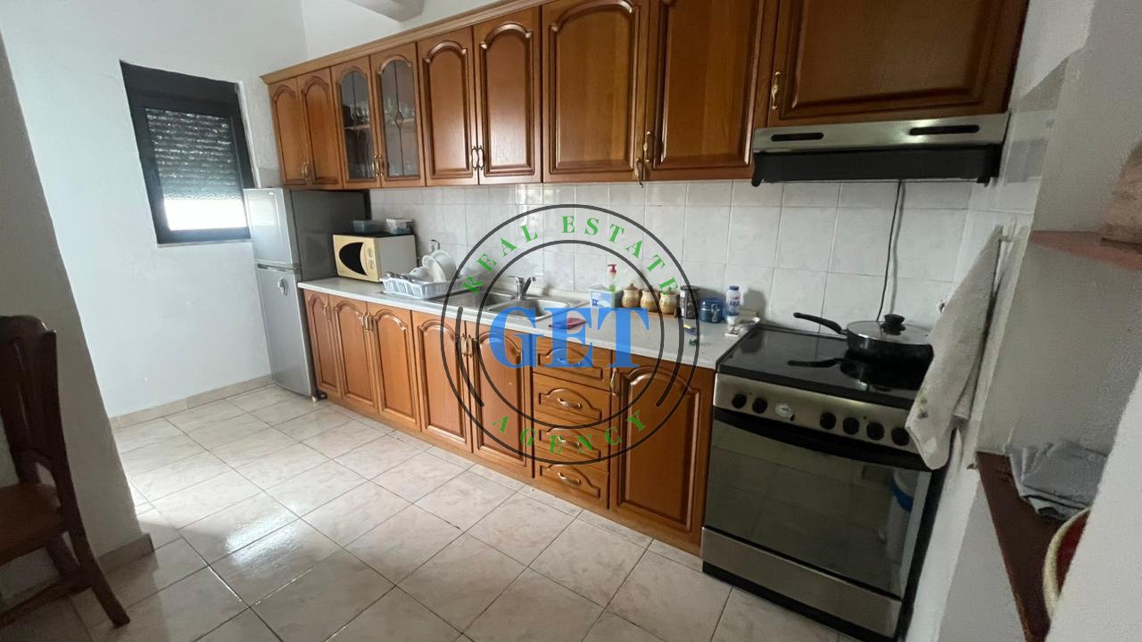 Jepet me Qira Apartament 2+1,Tek Stadiumi, Durrës