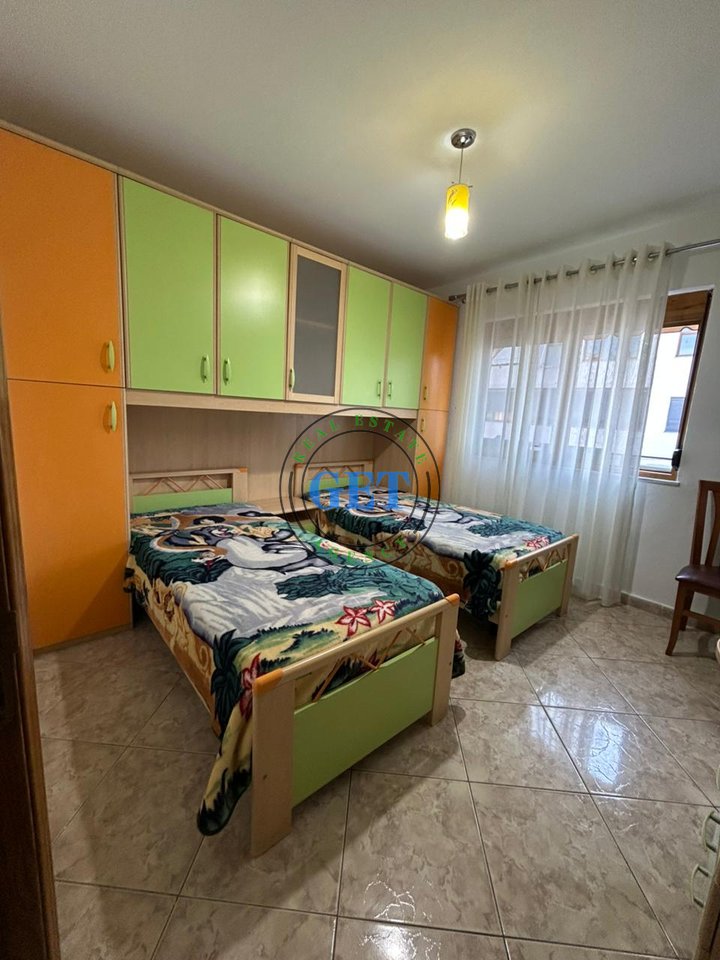Jepet me qira Apartament 2+1, pranë Spitalit, Durrës