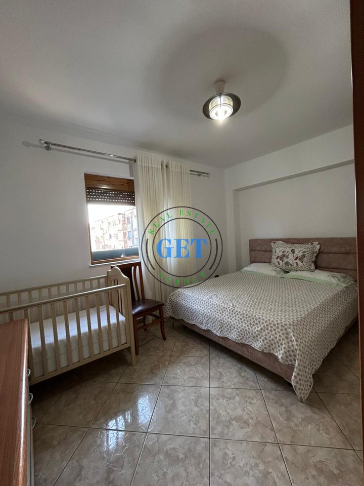 Jepet me qira Apartament 2+1, pranë Spitalit, Durrës