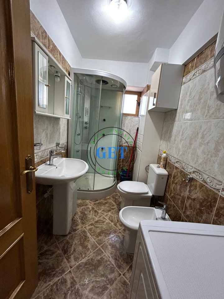 Jepet me qira Apartament 2+1, pranë Spitalit, Durrës