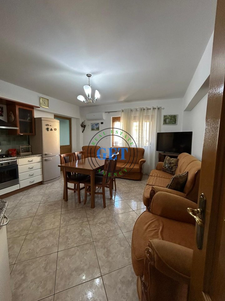 Jepet me qira Apartament 2+1, pranë Spitalit, Durrës