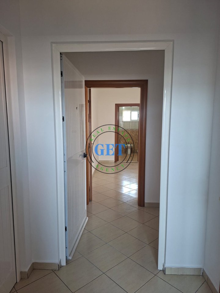 Jepet me qira kati i 2-të i një shtëpie private,1+1, Spitallë, Durrës