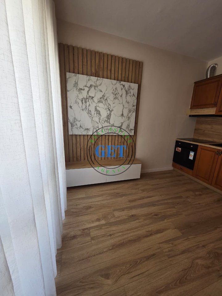 Shitet Garsoniere, Plazh Hekurudha, Durrës