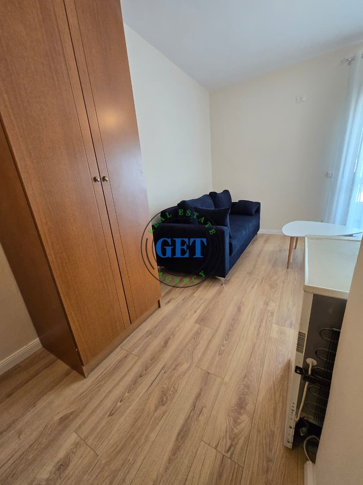 Shitet Garsoniere, Plazh Hekurudha, Durrës