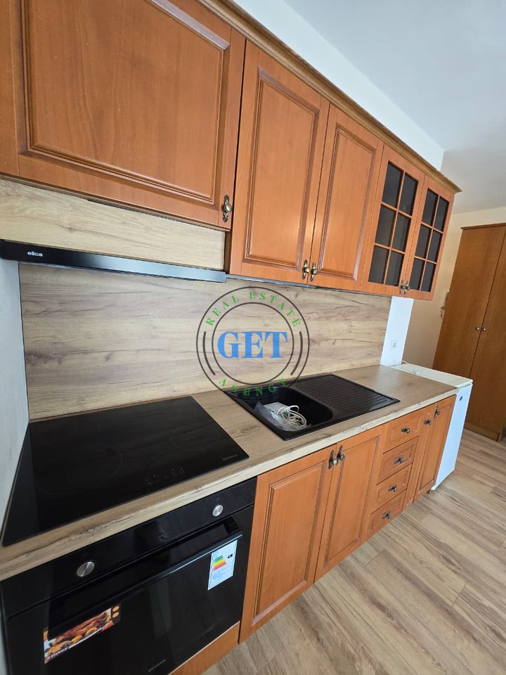 Shitet Garsoniere, Plazh Hekurudha, Durrës