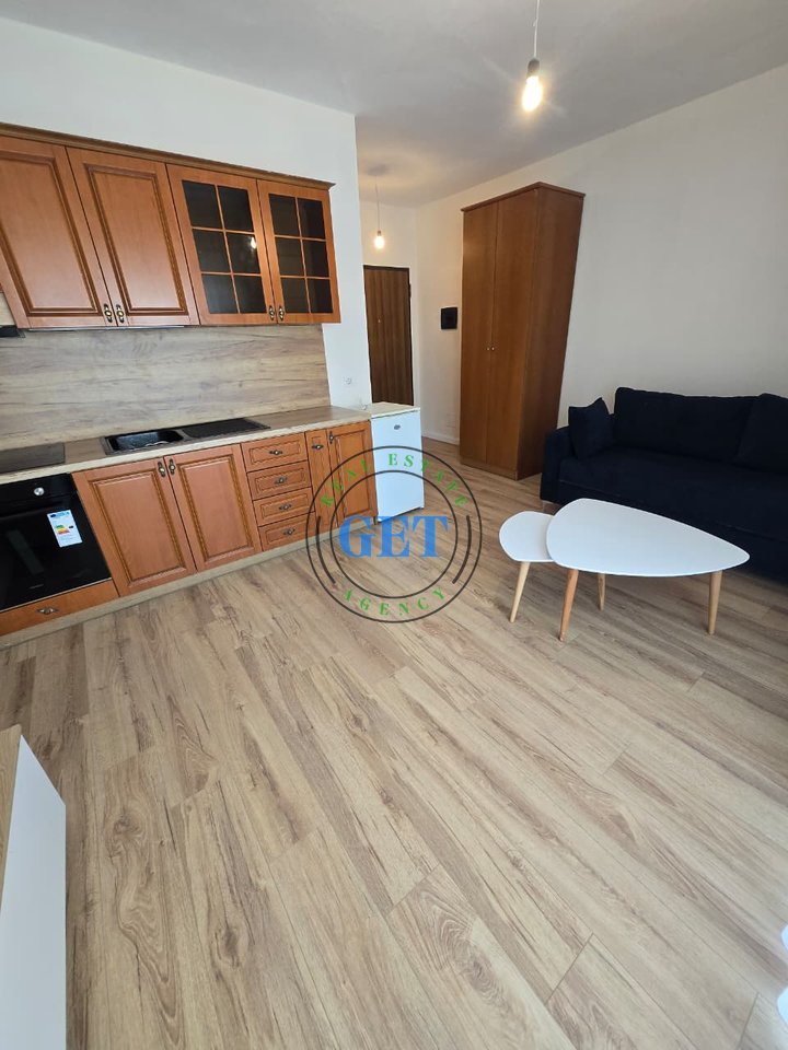 Shitet Garsoniere, Plazh Hekurudha, Durrës